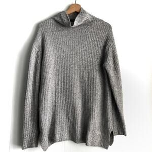 Elizabeth and James turtleneck sweater long sleeve grey size medium